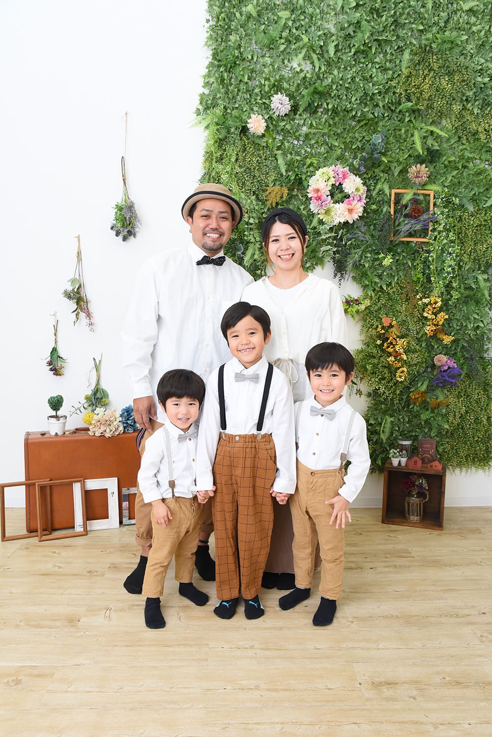 家族写真の服装どうする？沖縄でロケーションフォトとスタジオフォトでのかりゆしウェア選び方。マンゴハウスブログ