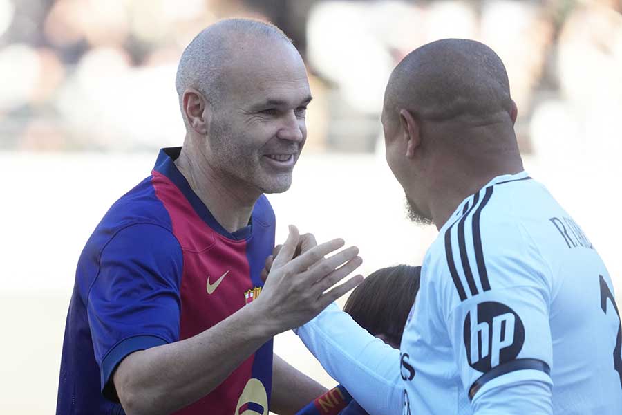 スーパーチーム！」イニエスタファミリーがサッカーチームを発足!？息子たちが選んだユニフォームは- 超ワールドサッカ