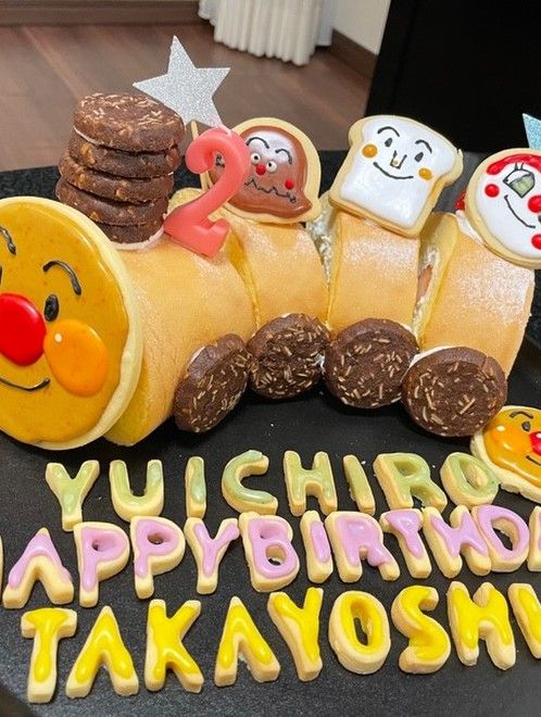 10月生まれ3歳デコレーションケーキに、いちごなし簡単アンパンマンケーキ&プレート私だってていねいに暮らしたい