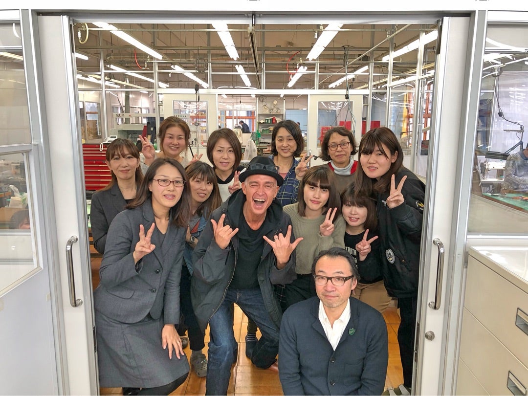 マーク・パンサーの父、2CVフルゴネットで世界一周の旅GQ JAPAN