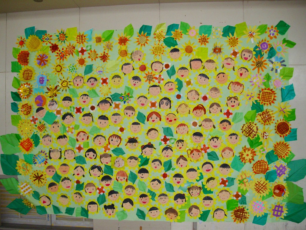 壁面飾り 無料ダウンロード型紙で「キャラクター 女の子③」の壁面飾りを作ってみた! 保育園 幼稚園 介護施設 デイサービス 壁面装飾 製作 人 春 夏秋 冬壁面飾り型紙工房