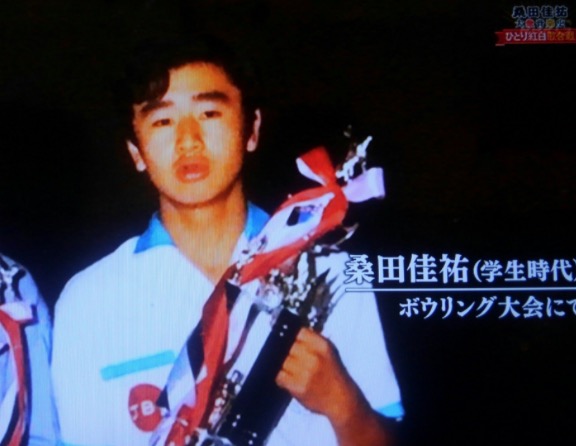 桑田佳祐の実家と家族。父母と義姉・えり子の影響。学生時代と若い頃の逸話 - FES ROCK