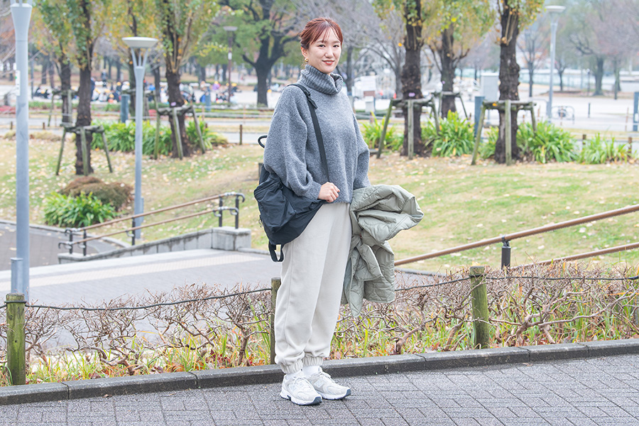 運動会が終わって、, そろそろ親子遠足の季節じゃない？？, お出かけにはぴったりの季節だから、, 全力で楽しみたいよね！！,動きやすさはもちろんだけど、, 子どもとのお出かけだから, 少しぐらい汚れても大丈夫◎, 気合いの入りすぎないコーデを, 紹介するよ〜！！！,ちなみにみんなの親子遠足の行き先はどこ？？🧡🩶, ぜひアンケートで教えてね〜！！,