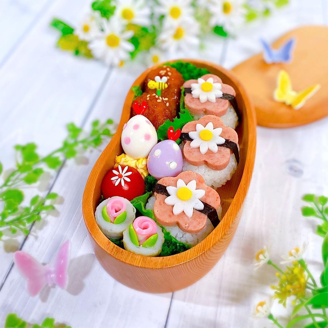 幼稚園お弁当記録𓎩𓌈 今日は娘のリクエストで ポムポムプリン弁当です𐩢𐩺ˊ˗ 今回、卵の下は ふりかけご飯にしました！息子がケチャップライスを 捨ててきた事件があるので😂 確実に食べられるご飯にしました𓂃𓈒＊* 完食できますように ♡使用アイテムは楽天ルームに