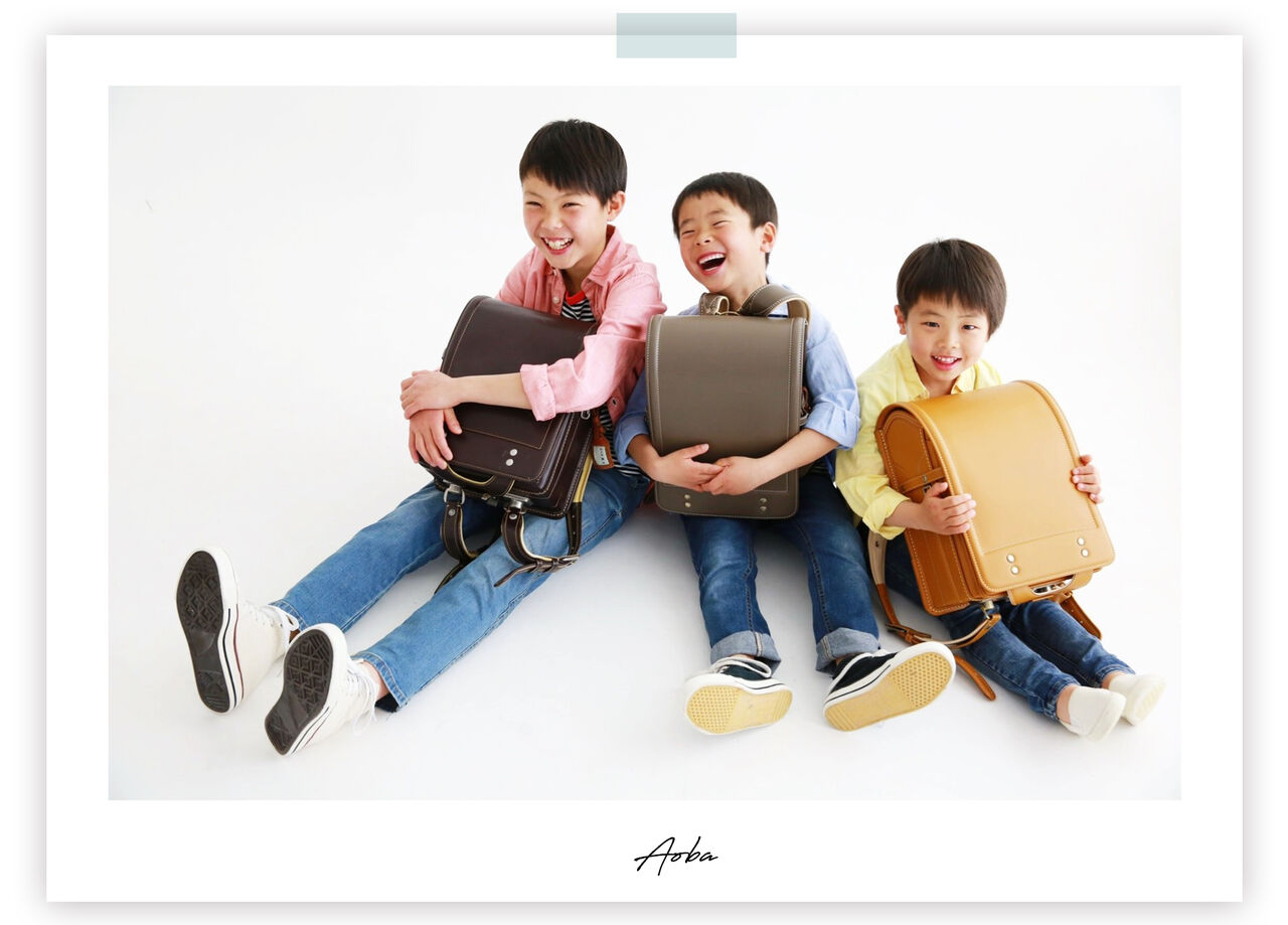 ランドセルを背負ったお兄ちゃんと制服姿が可愛い弟くんの家族写真の撮影OurPhoto アワーフォト