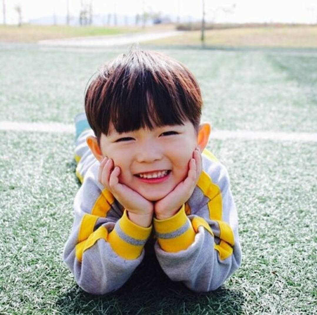 お取り寄せ 韓国子供服 2022 夏服 セットアップ オシャレ可愛い トップスCarry happiness