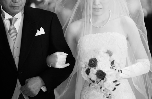 完全版 バージンロードの意味や歩き方など全てが分かる！演出アイデア集美花嫁図鑑farny ファーニー お洒落で可愛い花嫁レポが満載！byプラコレ