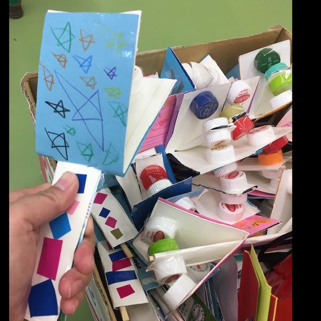 応援メガホン〜運動会を盛り上げる手作りおもちゃ 工作 保育士・幼稚園教諭のための情報メディア ほいくis ほいくいず