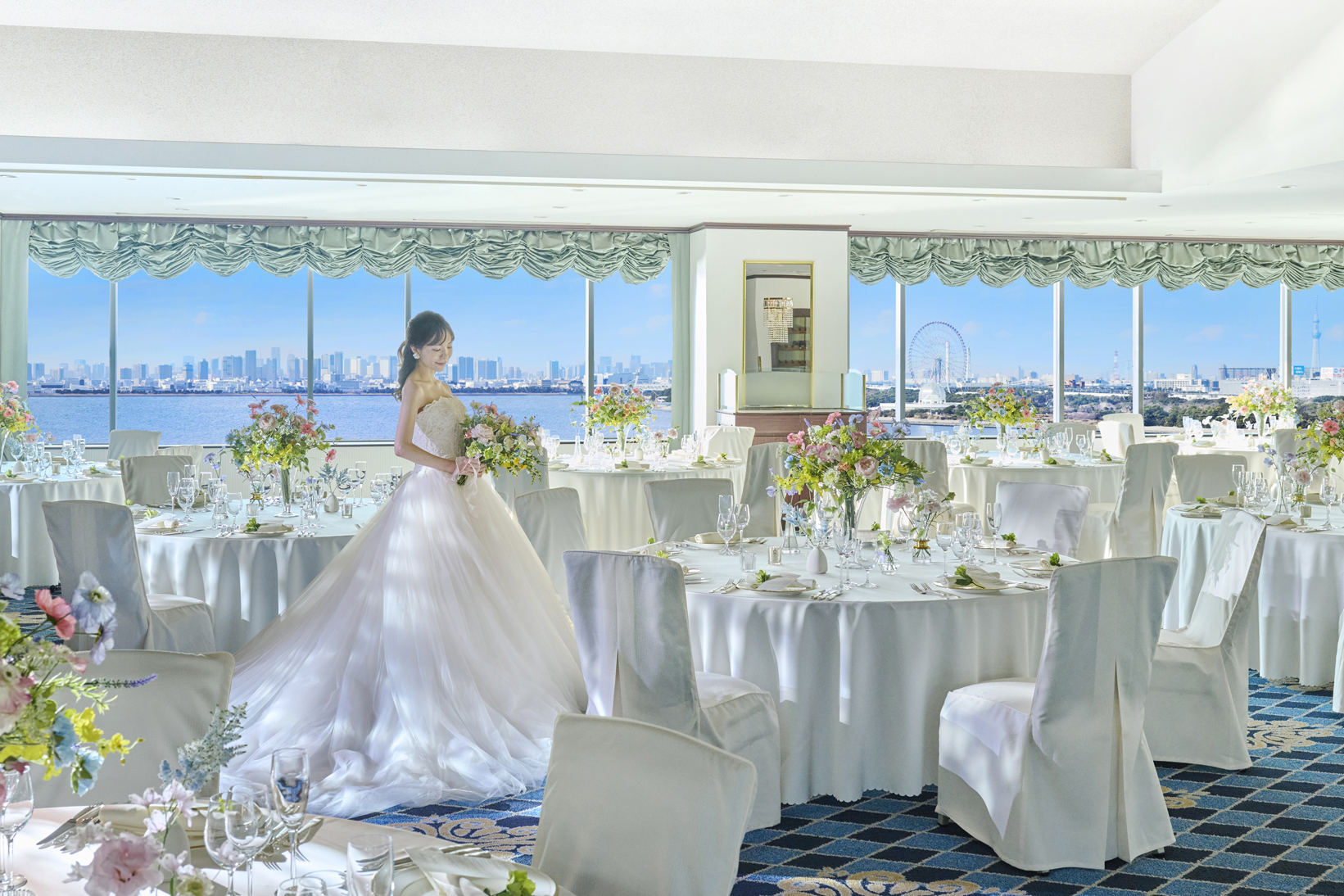 Netflixシリーズ「First Love 初恋」 こちらは5話に出てくる結婚式のシーン。 @watanabe_makikoさん、岡部さん、明慶さん。 暖かい家族に囲まれて、とっても幸せでした。本当に楽しかった。 またみんなに会いたいな。 Netflix SeriesFirstLove This is the wedding