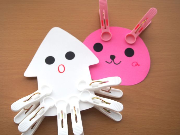 ５歳児 お家でも簡単に作れる おもちゃを作ってあそんでみた！ 紙コップ 積み木くずし・牛乳パック トントン相撲- YouTube