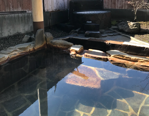 菊池市 家族湯「七城の森」の特別室は脱衣所広々、平日は200円オフ！だけどシテイリョウコウ