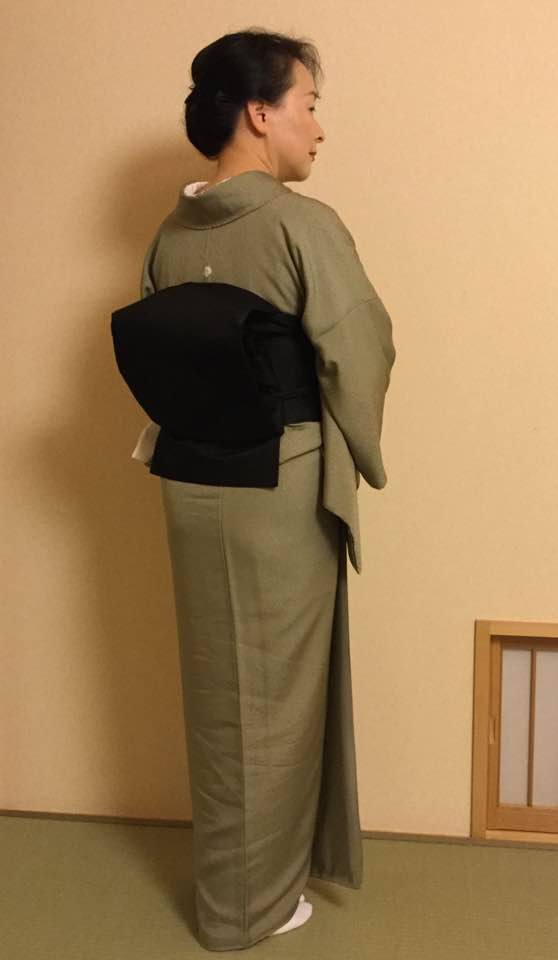 法事は服装ルールを守ってマナー美人に！洗練ブラックで淑やかなきちんとフォーマルスタイルNiau ニアウ