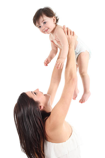 青空の下 赤ちゃんを高い高いをしてあやすお母さん 家族 母子 親子 幸せ 愛 育児 子育てイメージ 写真素材6056225- フォトライブラリ