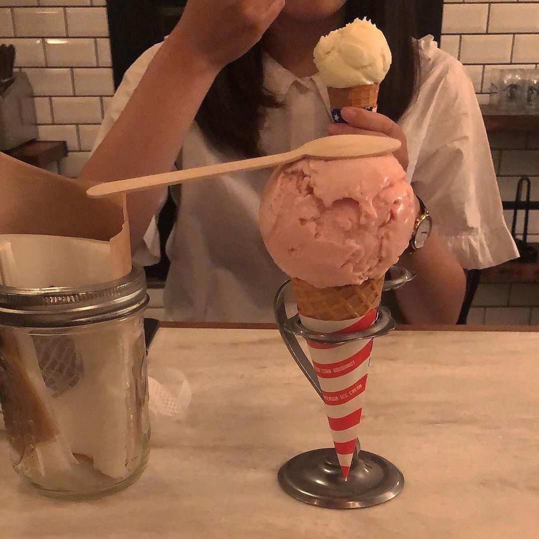 Seventeenジョシュア「熱愛説」証拠続々 ビーチ「匂わせ」写真, ガラス「反射」話題に - デバク