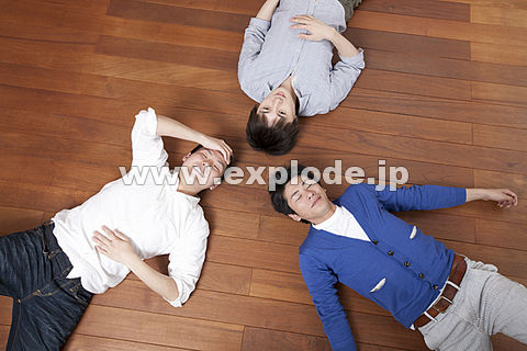 2歳児の、無言の「床に寝転ぶ」圧・。ママようび