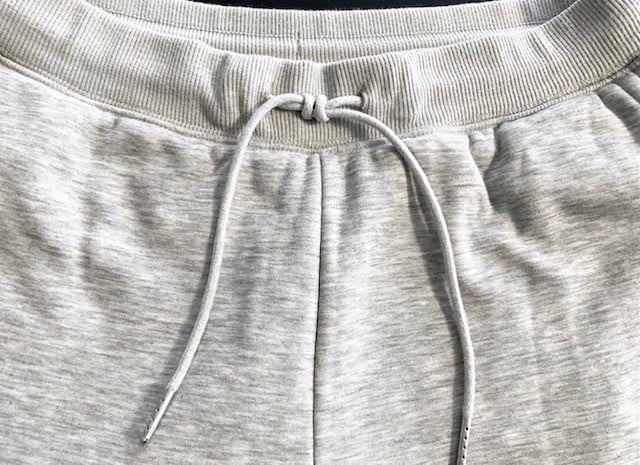 ゴム交換できない！ゴム穴のないズボンにひも通し口を作る方法