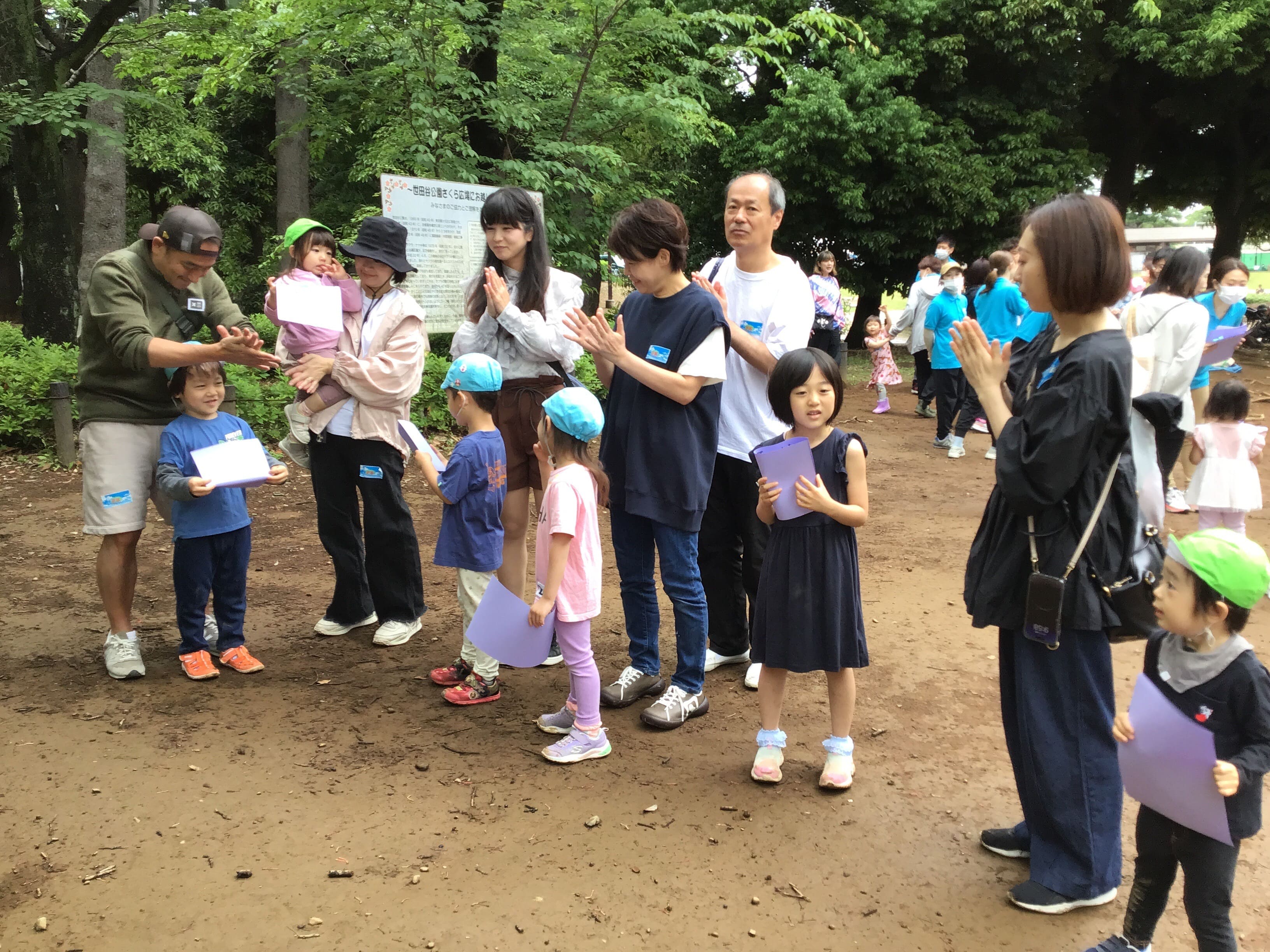 親子遠足のママコーデ 季節・天候別の服装の正解は？便利なアイテム集もVERY