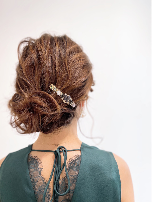 卒業式はカッコよく「タイトヘア」で挑みたい！クールで洗練された印象の“大人っぽ袴ヘアアレンジ”8選 - isuta イスタ-私の“好き”にウソをつかない