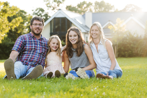 仲がいいって英語でなんて言うの？closeをはじめとしたさまざまな表現を例文で解説 - 笑えるEnglish藤原紗耶公式サイト