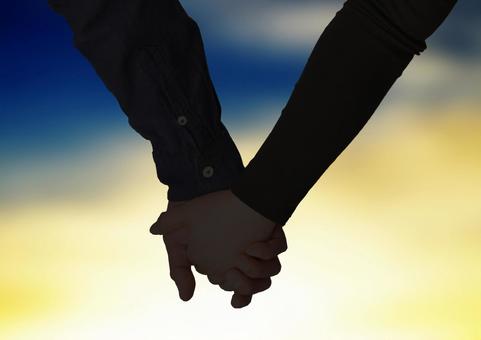 手を繋ぐ カップルの写真素材写真素材なら「写真AC」無料 フリー ダウンロードOK
