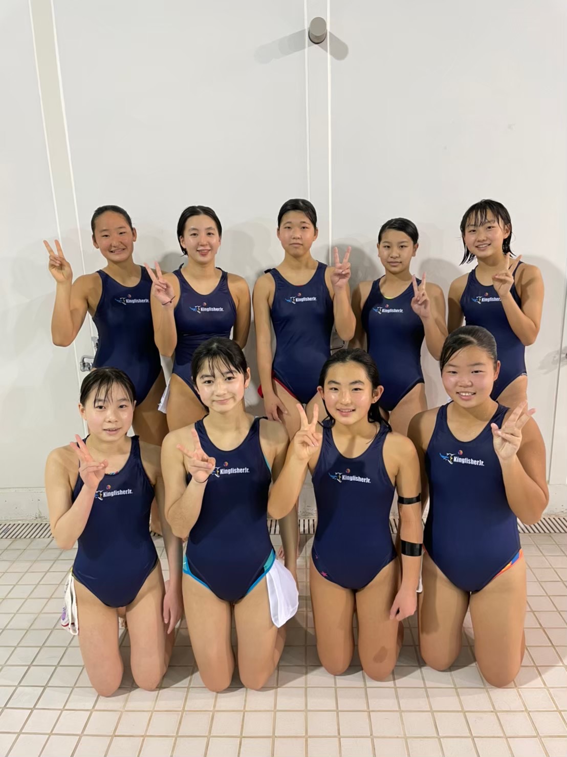 制服姿の女子中学生の写真素材72617298- PIXTA