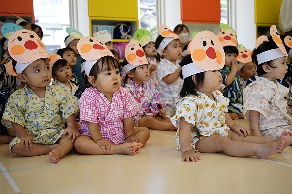 手作りお面をつけて、夏祭りごっこを楽しみました。 3歳以上児クラス豊田みなみ保育園