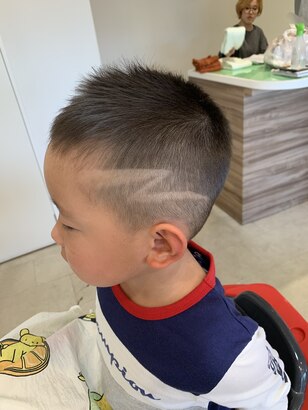 小学生男の子、キッズの髪型・ヘアスタイル人気63選！かっこいい・おしゃれなメンズ髪型ヘアスタイル - サロンセブン