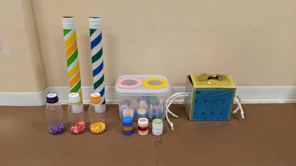 0歳児の手作りおもちゃの紹介です❤️ 大好きなアンパンマンや乗り物、動物たちのコロコロ絵合わせです😊 楽しみにながら手指が鍛えられます‼️@hoikurenmei こちらでも、保育情報を配信中です✨網干保育園手作りおもちゃ絵合わせアンパンマンくだもの動物