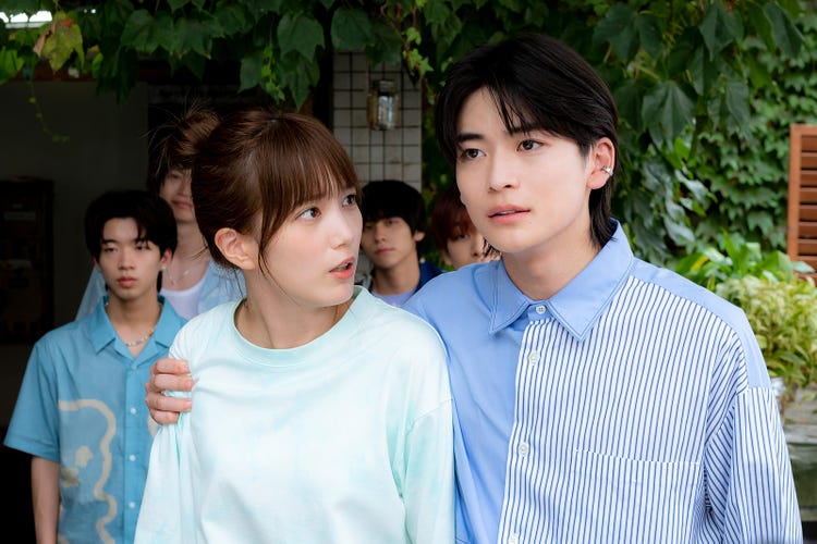 男性が女性の肩を抱く時の心理11つ上手な反応の仕方は？BELCY