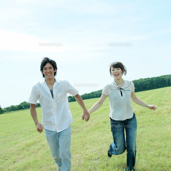 手をつないで歩く子供達 イラスト素材6453510- フォトライブラリ