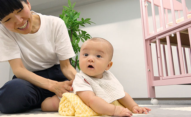 赤ちゃん腹ばいクッション スマートエンジェル- メルカリ
