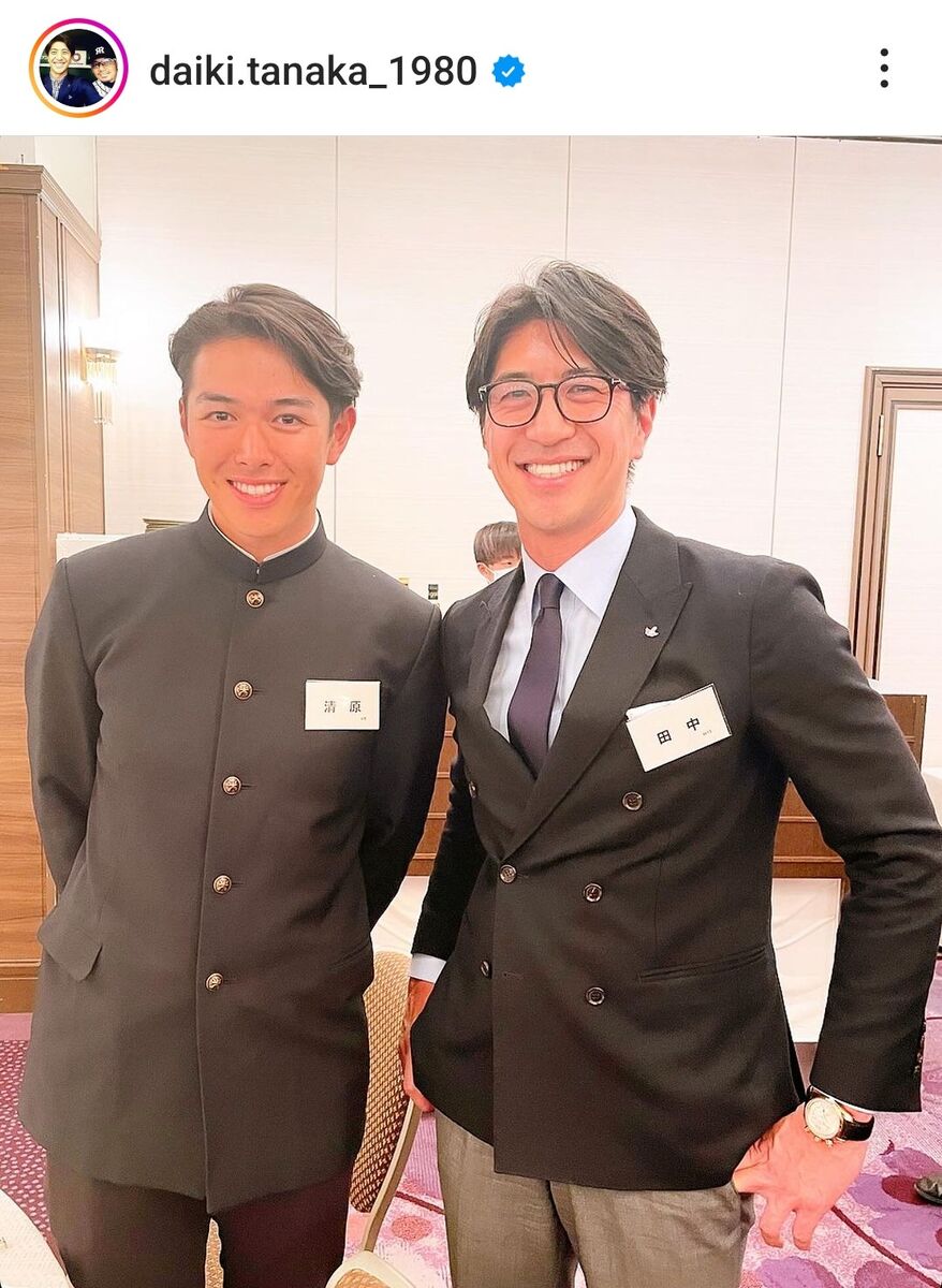 清原和博氏 息子の活躍に喜び爆発、思わず抱擁 慶大長男の活躍に満面笑みの“２ショット” 野球 デイリースポーツ online