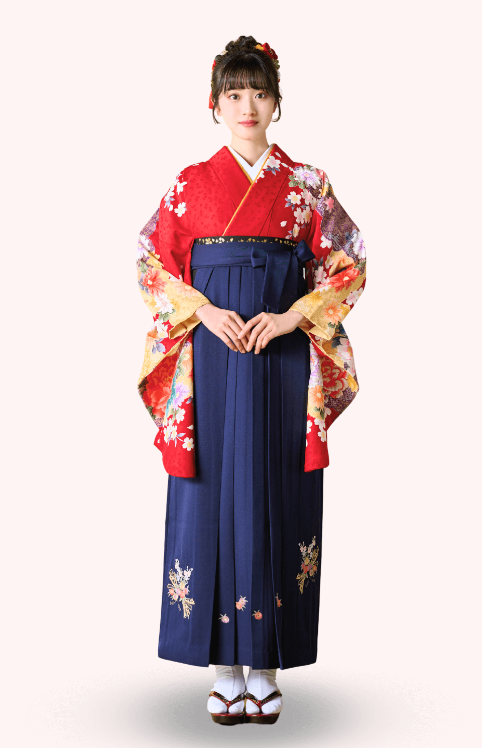 愛子さま学習院大学卒業式へ 桜色の振り袖に紺色の袴姿「充実