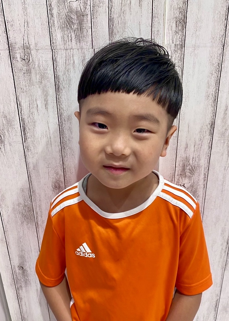 3人の息子が父デヴィッド・ベッカムの伝説のヘアスタイルを再現! ドキュメンタリー番組『ベッカム』のプレミアで一家が勢揃い - セレブニュースSPUR