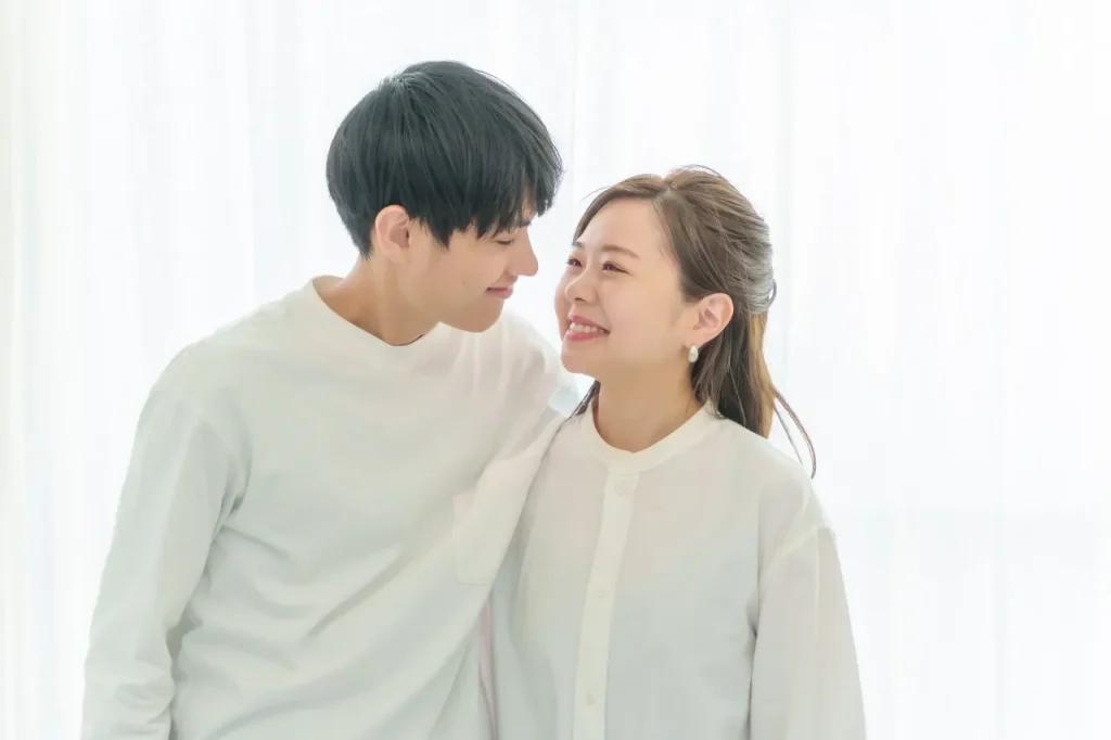 ハグの仕方で彼氏の本気度が分かる？ 男性心理とキュンとさせるハグのコツ「マイナビウーマン」