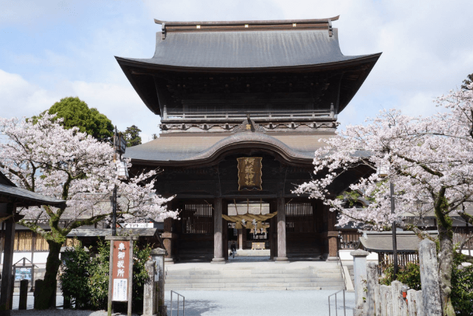熊本の魅力満載！再建された阿蘇神社で縁結びのパワーを体験