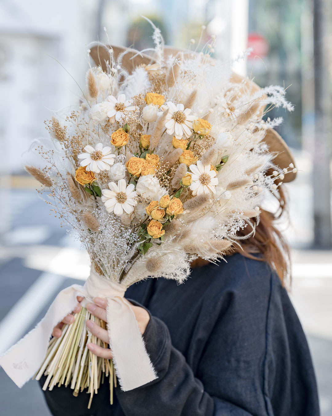 成人 結婚祝いプレゼントに!天使がハートをかかえてるかわいいラベルのワインとドライフラワーリースのセット – gracemarket.net