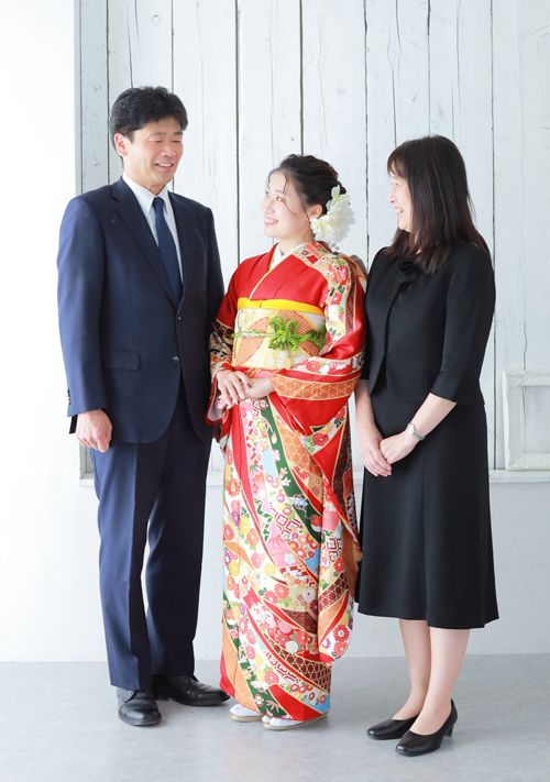 卒業式のスーツの正解は？ママ・パパ別にマナーや着こなしを紹介AOYAMA Journal