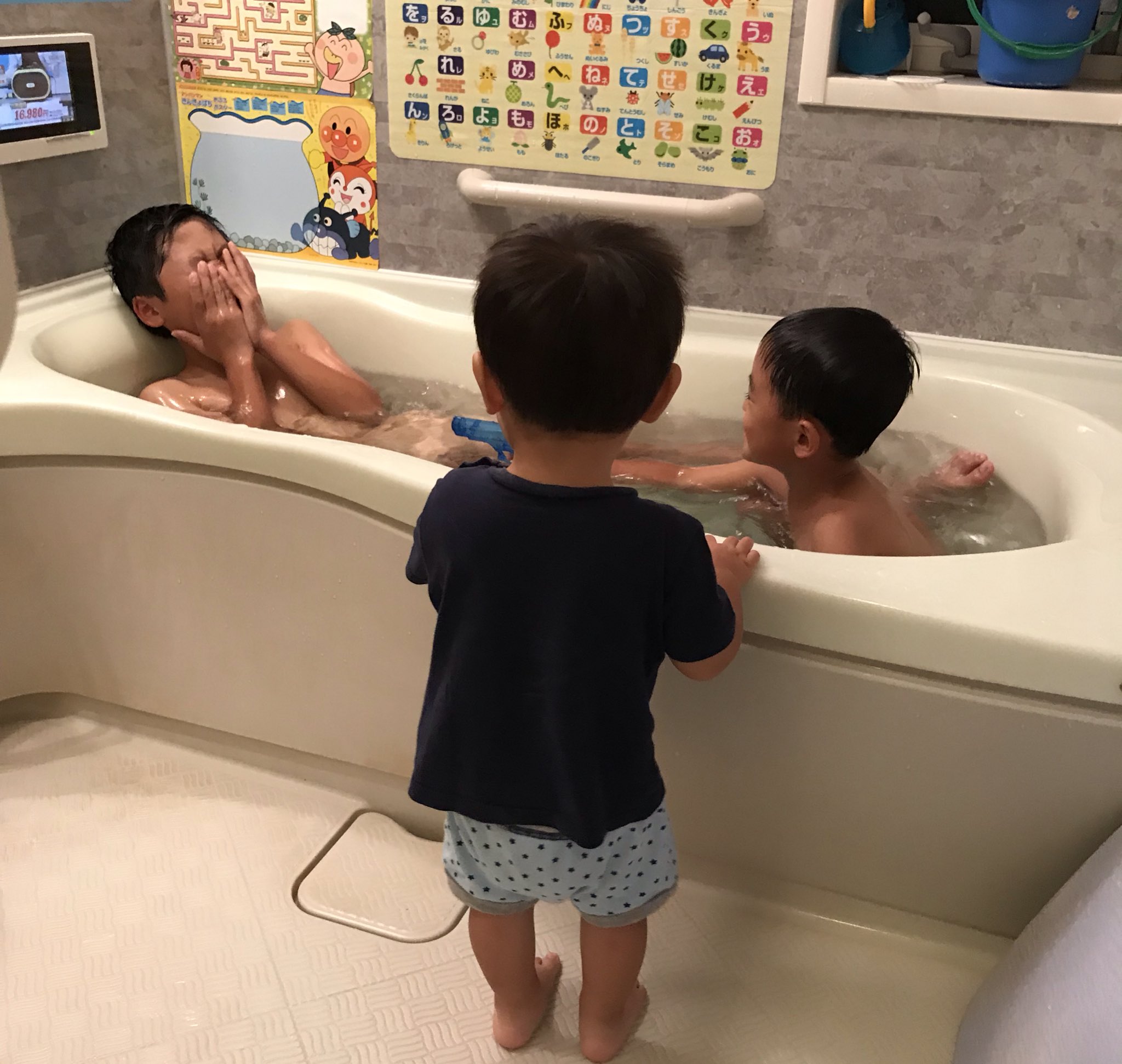 4,764 風呂 少年 Stock Photos, High-Res Pictures, and Images - Getty Imagesスマホ 充電