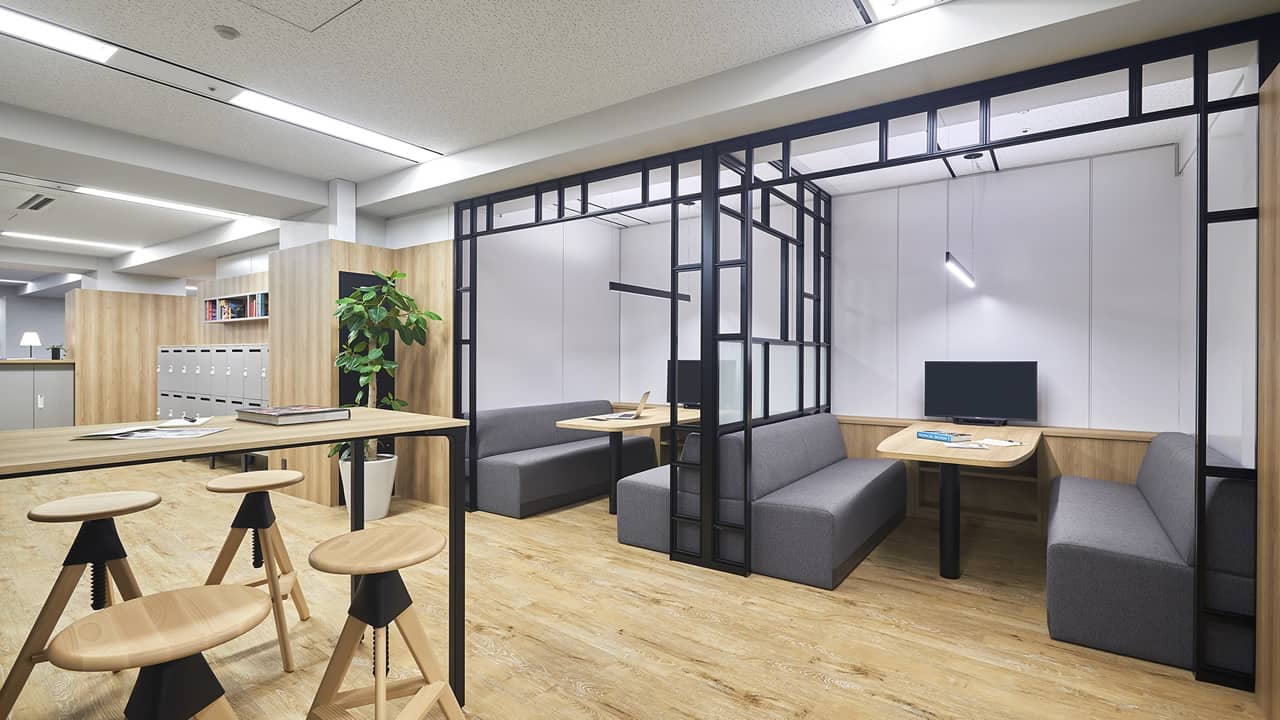 イマドキのオフィスには必須かも？！オフィス内「ファミレス席」大研究 後編 オフィスづくりのコツ アスクル みんなの仕事場