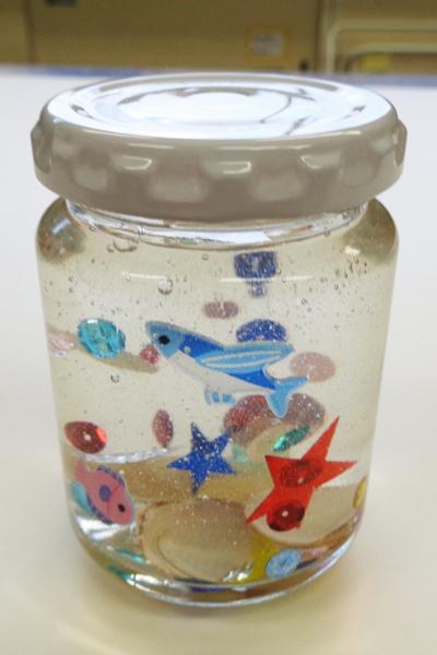 Amazon.co.jp: □スノードーム クリスマスツリー 8キット❑保育士壁面飾り製作キット保育園幼稚園 F : おもちゃ