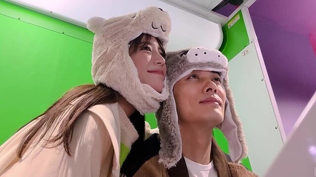 Amazon.co.jp: 貴島明日香-きじま あすかフォトフレーム, フォトフレーム貴島明日香-きじま あすか 額縁 壁掛けタイプ落ち着いたナチュラルな木目調 ポスターフレーム 認定証 20x30cm. : ホーム＆キッチン