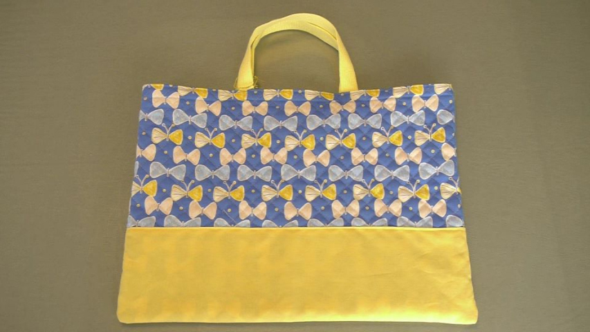 楽天市場カット済 フラワーガーデン 白 デニム◎底布付 レッスンバッグ 手作りキット キルティング生地 中厚手生地+中厚手裏地 簡単 布 生地レッスンバック 絵本バッグ 絵本袋 図書バッグ 手提げ お稽古バッグ 作り方付き 初心者 手作り キット 入園 準備 保育園