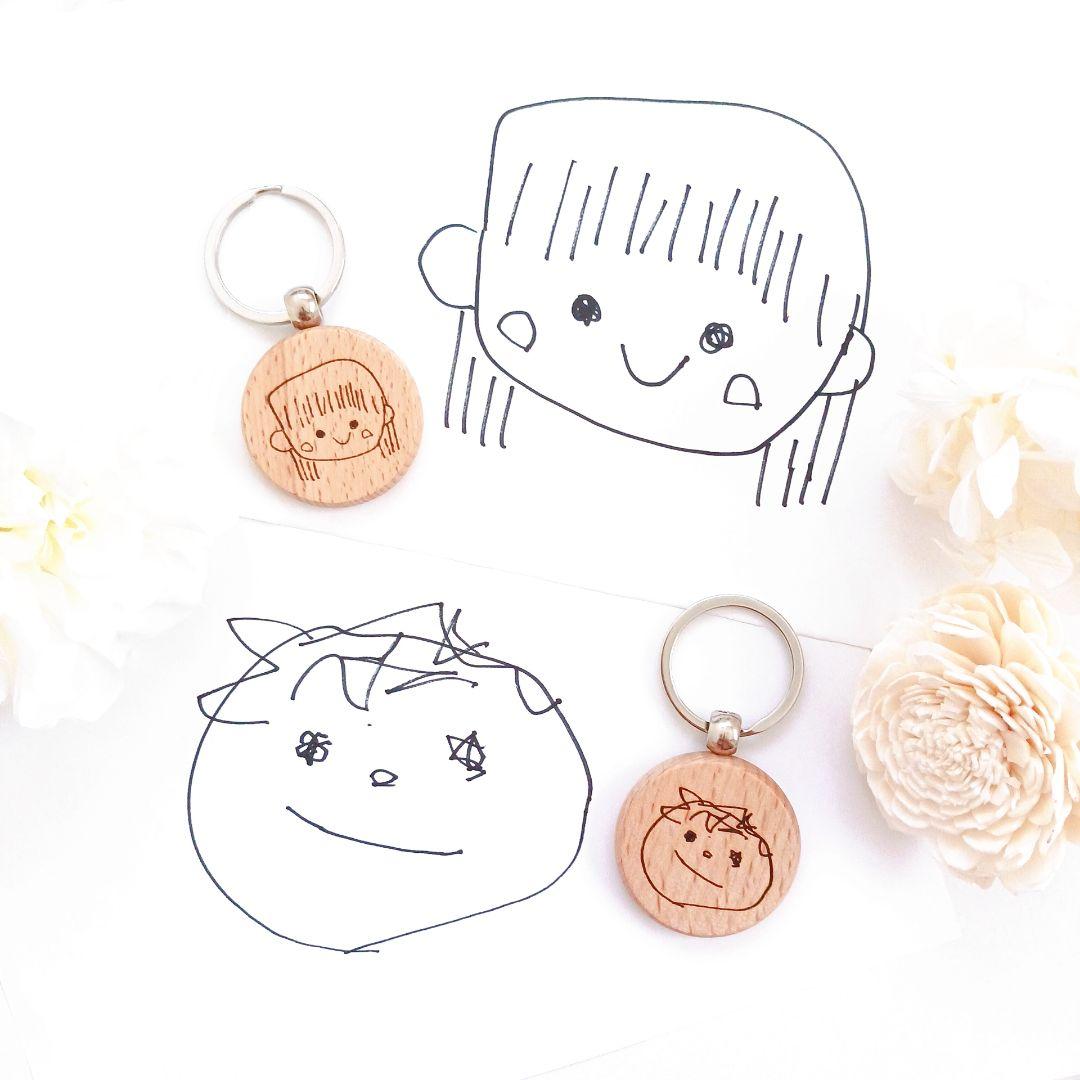 そうごうケアホーム畷学園前です。７人のお父様方に手作りの似顔絵キーホルダーをプレゼント。満面の笑みいただけました！そうごうケアホーム畷学園前父の 日