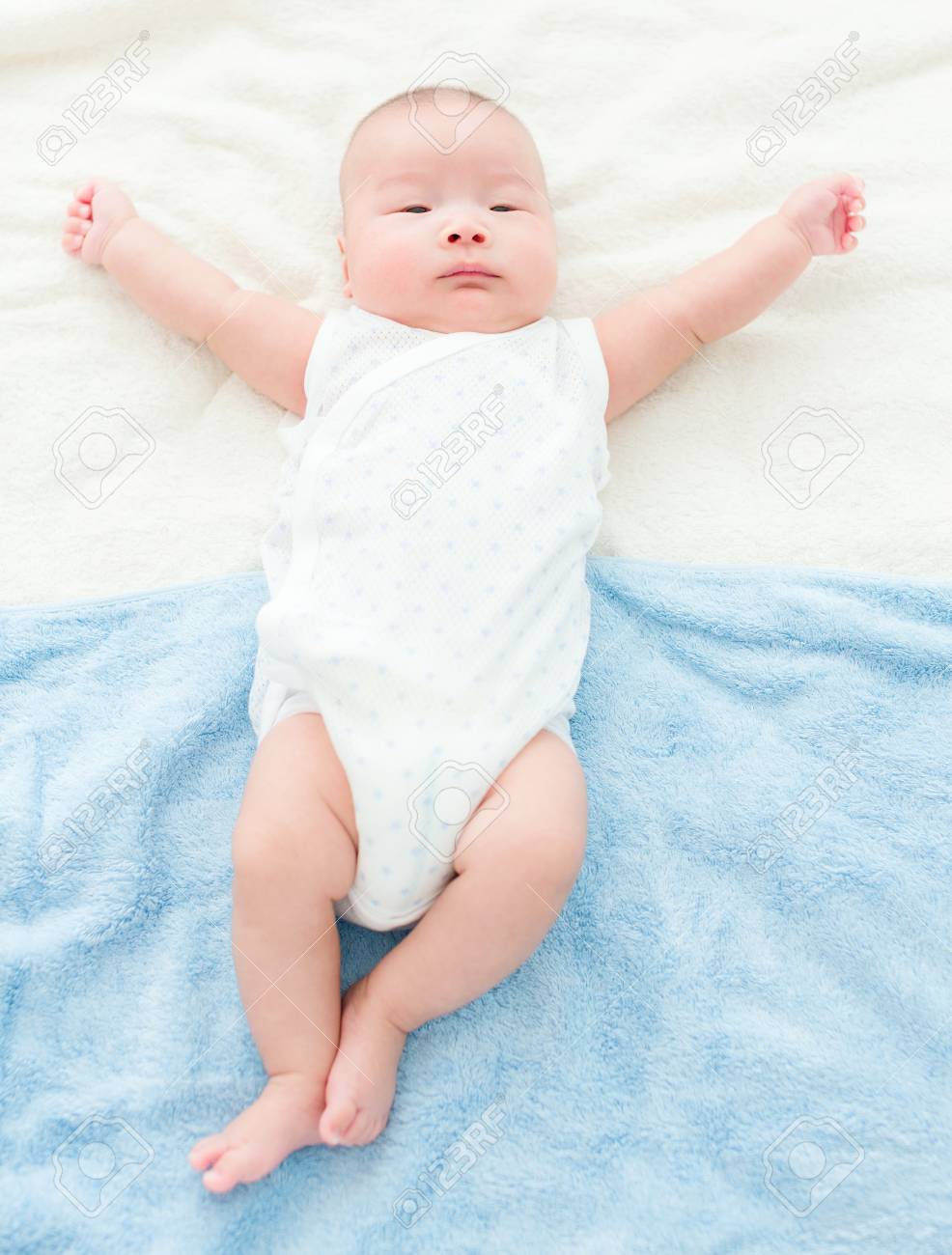 お座り安定してきました🙌💕 それにしてもイケメン 笑イケメンイケメン男子イケメンすぎるイケメン赤ちゃん二重パッチリパッチリ二重親バカ親バカ部親バカ部男の子親バカパパパパパパスタグラム育児ベビスタグラムbabybabyboy