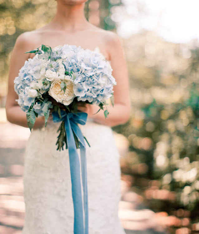 yuki*＊AsakuraはInstagramを利用しています:「アジサイたっぷりの、季節感あるソファー席*＊・* ・ ・ 6月らしいお花で6月らしい雰囲気に ・ ・ 爽やかで、品のいい色合い ・ 素敵なお二人♡ ・ジューンブライド ジューンブライド婚6月ウェディングアジサイ