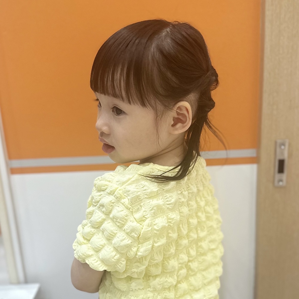 ぱっつん前髪パッツンぱっつんボブマッシュマッシュ女子チコちゃんせつこおかっぱ1才赤ちゃんのいる生活こどものカットチョッキンズべびすたぐらむキッズベビー服ちびっ子キッズファッションbabyhaircut