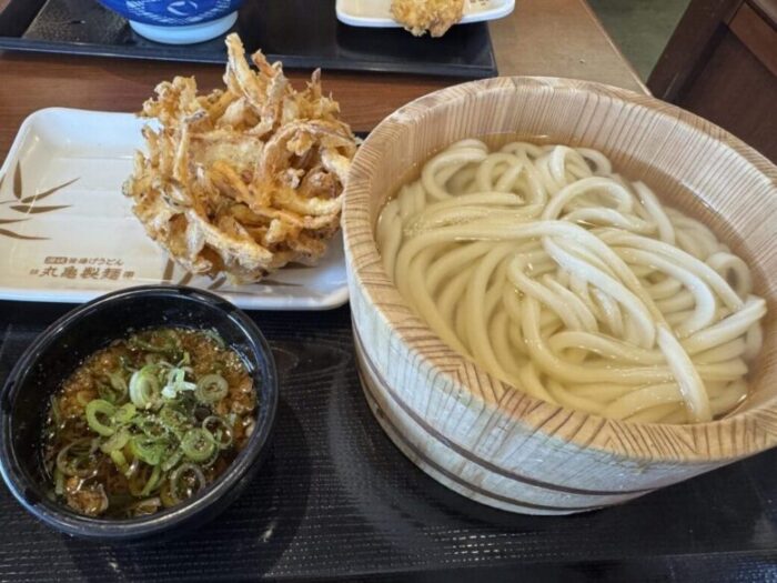 丸亀製麺 半額好きな人この指止まれ！釜揚げうどんだけでなくぶっかけうどん 冷 も半額？実食レポ！生活のアイデア暮らしニスタ