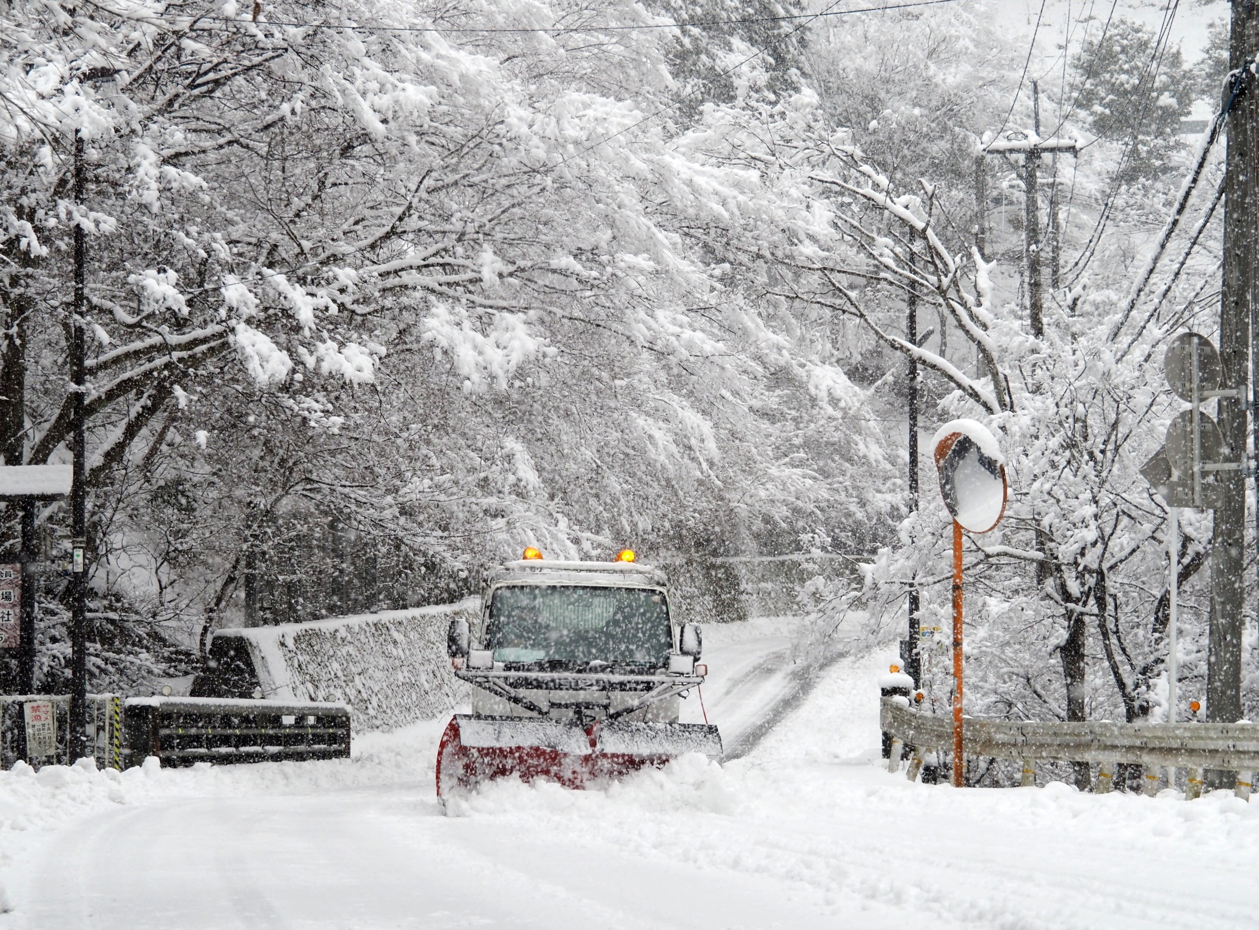 銀世界】大雪降る「多摩ニュータウン」を巡ってみた – 多摩ポン