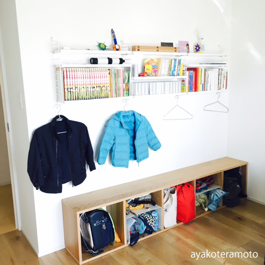 玄関に家族用個人ロッカーを設置。リビングがいつもすっきり＆忘れものなしESSEonline エッセ オンライン